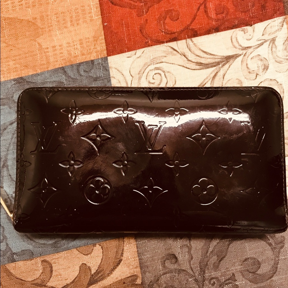 Authentic LV Zippy Wallet